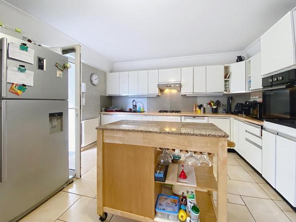 Maison T7 avec double garage et atelier/ 1660m2