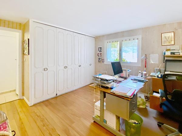 Maison T7 avec double garage et atelier/ 1660m2