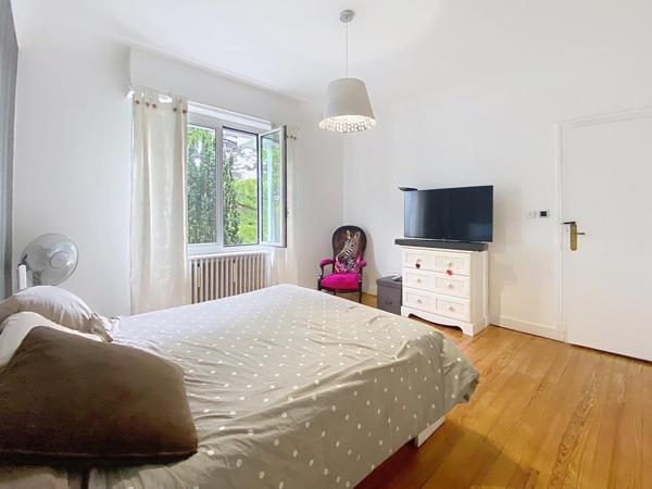 Maison T7 avec double garage et atelier/ 1660m2