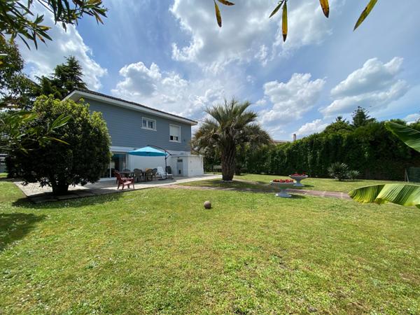 Maison T7 avec double garage et atelier/ 1660m2