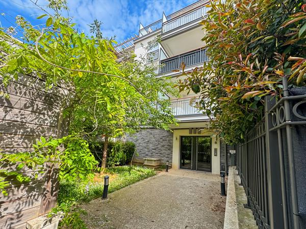 Appartement Rosny Sous Bois 2 pièces avec terrasse