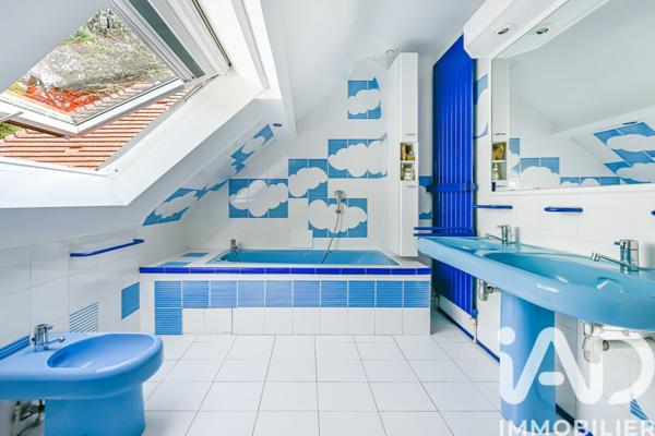 Maison à vendre 8 pièces 214 m² Bougival