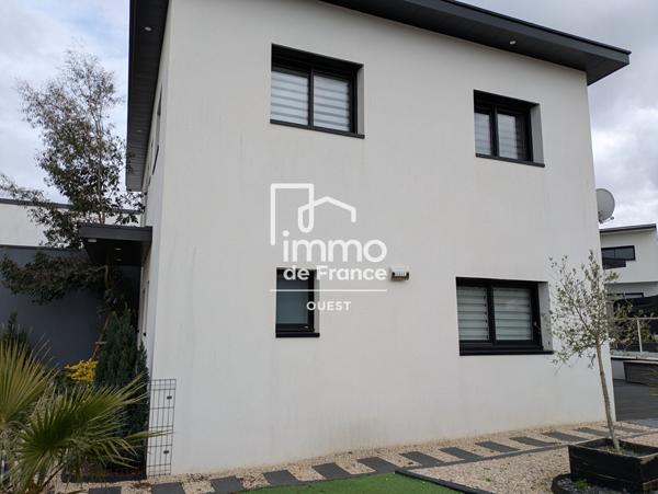 Maison contemporaine avec piscine  Montreuil-Juigné