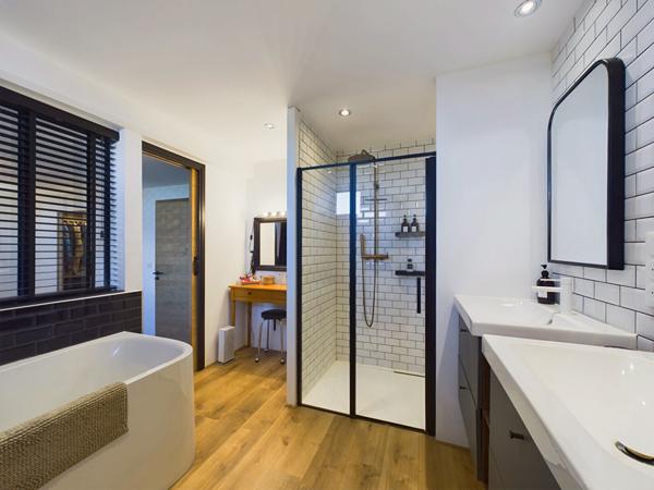 MAISON CHOISY 7 pièce(s) 230 m2