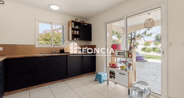 À vendre Maison 5 pièces 177.9 m² - Meyzieu 69330