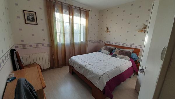 ROCHEFORT - Maison de plain-pied de 102 m² - 3 chambres - Garage et beau jardin clos