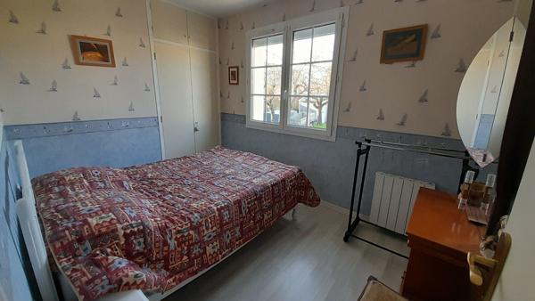 ROCHEFORT - Maison de plain-pied de 102 m² - 3 chambres - Garage et beau jardin clos