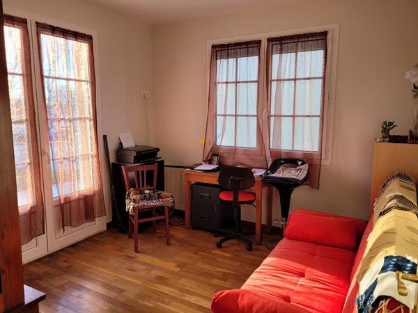 ROCHEFORT - Maison de plain-pied de 102 m² - 3 chambres - Garage et beau jardin clos