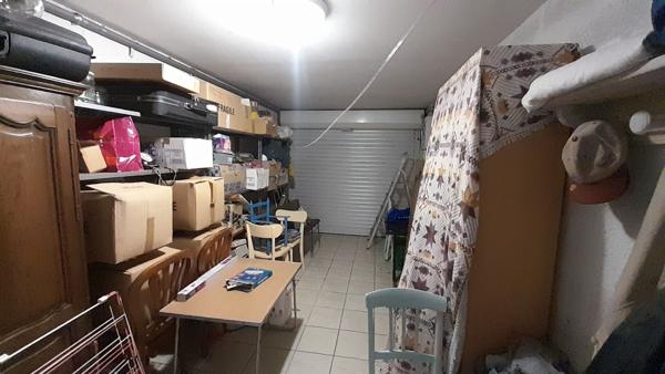 ROCHEFORT - Maison de plain-pied de 102 m² - 3 chambres - Garage et beau jardin clos