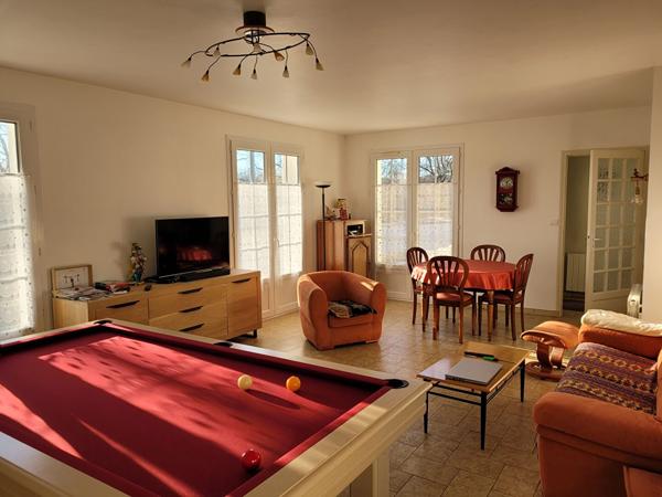 ROCHEFORT - Maison de plain-pied de 102 m² - 3 chambres - Garage et beau jardin clos