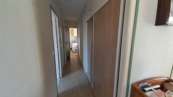 ROCHEFORT - Maison de plain-pied de 102 m² - 3 chambres - Garage et beau jardin clos