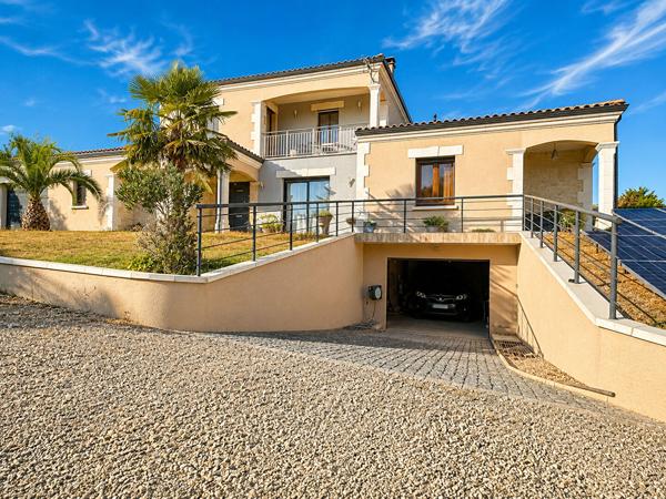 16560 ANAIS Villa de qualité avec piscine et maison indépendante à Anais