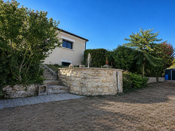 16560 ANAIS Villa de qualité avec piscine et maison indépendante à Anais