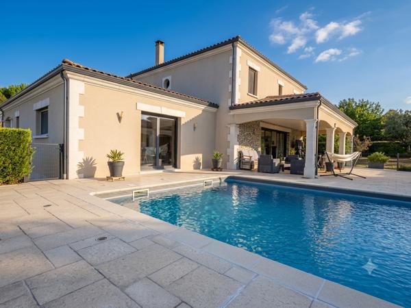 16560 ANAIS Villa de qualité avec piscine et maison indépendante à Anais
