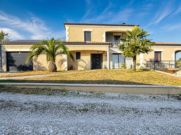 16560 ANAIS Villa de qualité avec piscine et maison indépendante à Anais