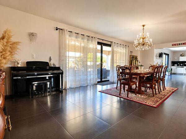 16560 ANAIS Villa de qualité avec piscine et maison indépendante à Anais