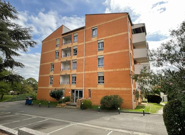 COEUR COTE PAVÉE T1 BIS AVEC PARKING PRIVATIF ET CELLIER.