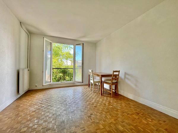 3p 56m2 + balcon, Buzenval, place de la Réunion