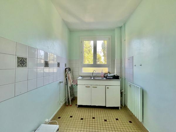 3p 56m2 + balcon, Buzenval, place de la Réunion