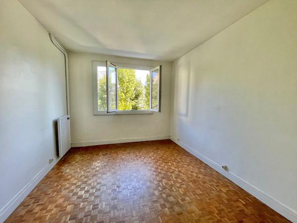 3p 56m2 + balcon, Buzenval, place de la Réunion