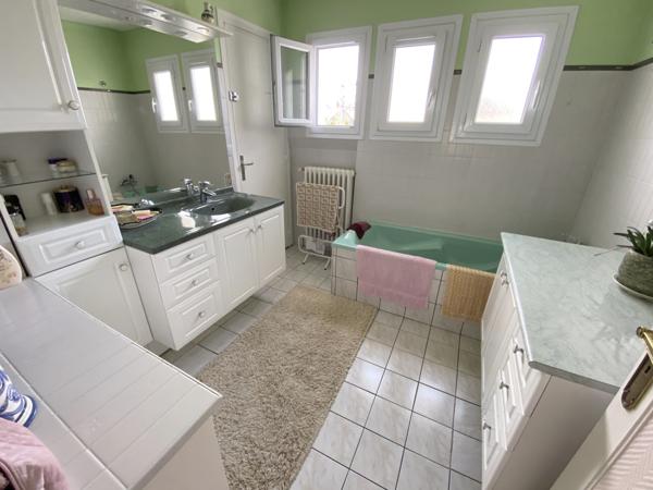 MAISON 3 chambres -2 bureaux - GARAGE en SOUS-SOL