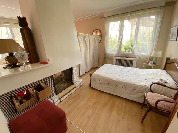 MAISON 3 chambres -2 bureaux - GARAGE en SOUS-SOL