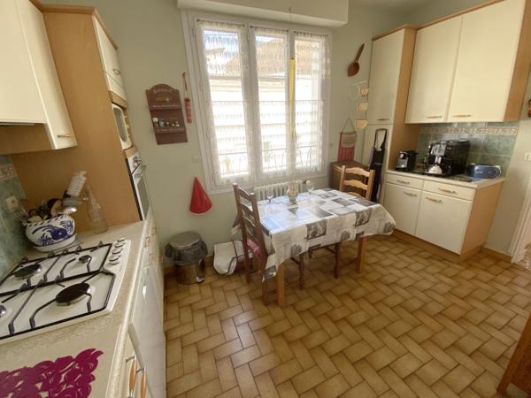 MAISON 3 chambres -2 bureaux - GARAGE en SOUS-SOL