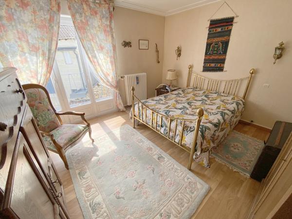 MAISON 3 chambres -2 bureaux - GARAGE en SOUS-SOL