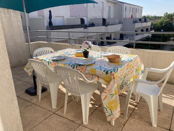 Grand duplex de 50 m² avec vue sur piscine dans résidence avec prestations multiples Le Grau-du-Roi (30240)