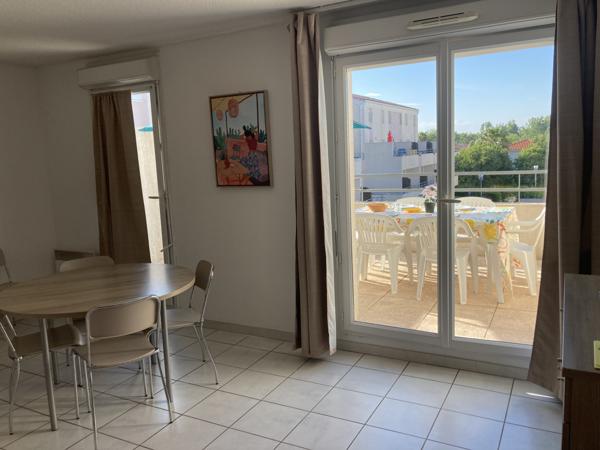 Grand duplex de 50 m² avec vue sur piscine dans résidence avec prestations multiples Le Grau-du-Roi (30240)