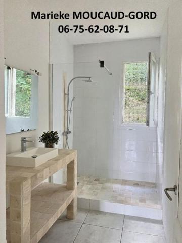 SAINT ETIENNE 42100 bel appartement de 104 m² 3 chambres et place de parking