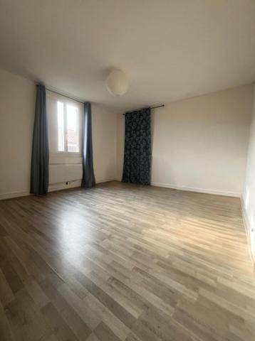 Maison de ville dans un secteur calme - 3 chambres - L'ISLE D'ESPAGNAC (16)