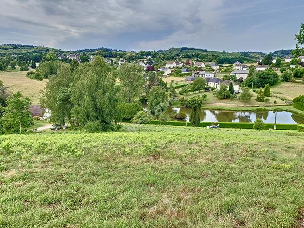 Terrain avec vue superbe à vendre sur Sainte Fortunade 2 600 m2