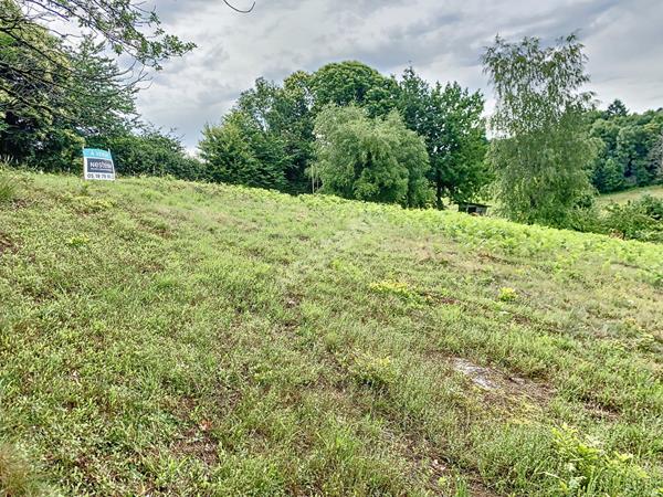 Terrain avec vue superbe à vendre sur Sainte Fortunade 2 600 m2