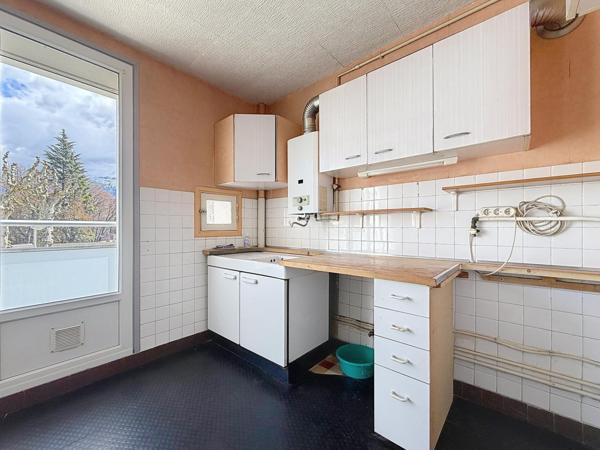 Luminosité, vue magnifique, résidence bien entretenue.