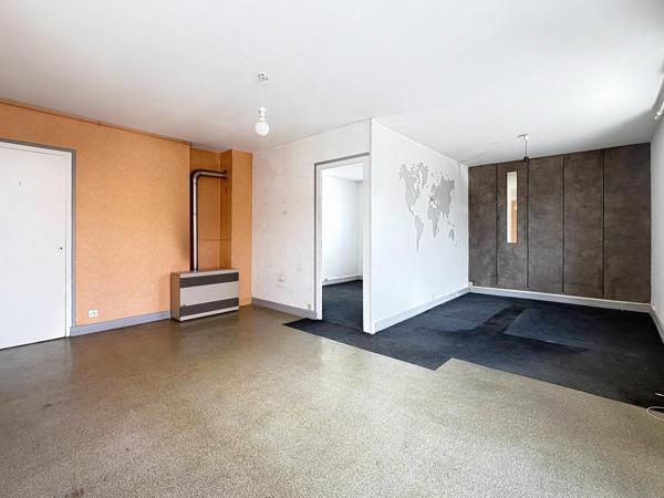 Luminosité, vue magnifique, résidence bien entretenue.