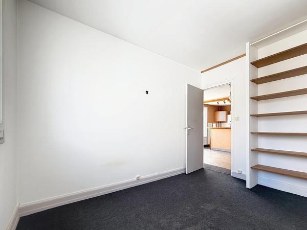 Luminosité, vue magnifique, résidence bien entretenue.