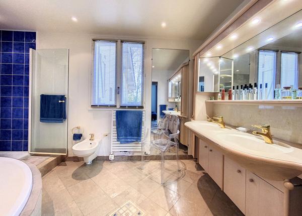 Belle maison d'architecte dans un beau parc boisé Montauban Le Fau