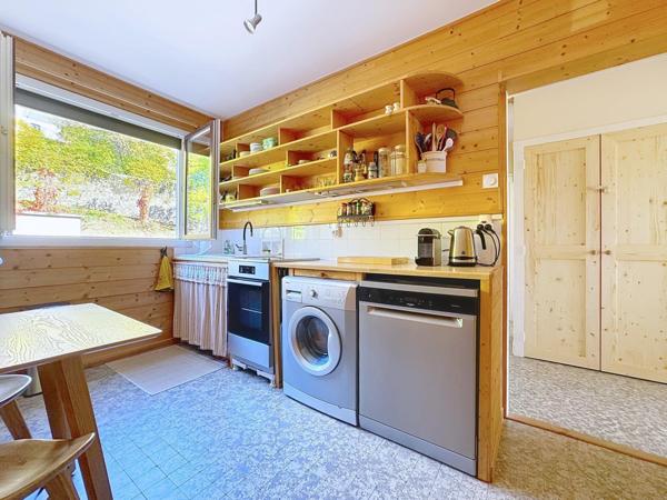 Appartement rénové, lumineux et cosy, avec vue exceptionnelle sur les massifs, ascenseur