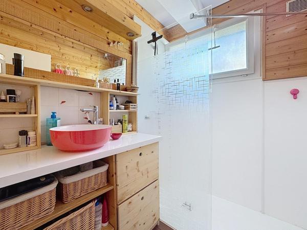 Appartement rénové, lumineux et cosy, avec vue exceptionnelle sur les massifs, ascenseur