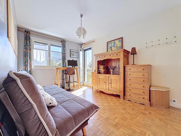 Appartement rénové, lumineux et cosy, avec vue exceptionnelle sur les massifs, ascenseur