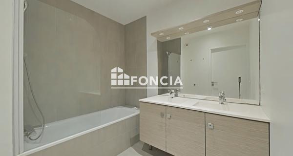 Location Appartement 3 pièces 77.33 m² - Les Pavillons-sous-bois 93320