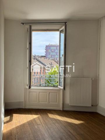 EMPLACEMENT - SECTEUR RESIDENTIEL - EXCELLENT ETAT - VUE
