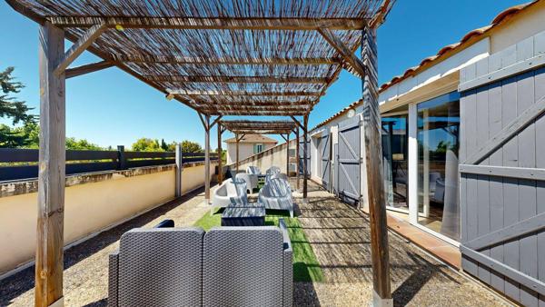 Hôtel Murs et fonds de commerce situé à deux pas d AVIGNON et 15 Mn de ST Rémy de Provence Saint remy de provence
