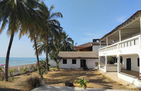 BORD DE MER GRANDE MAISON SUR TERRAIN DE 1619m2 AVEC ARRETE MINISTERIEL ET AUTORISATION DE CONSTRUIRE à Ngaparou Ngaparou
