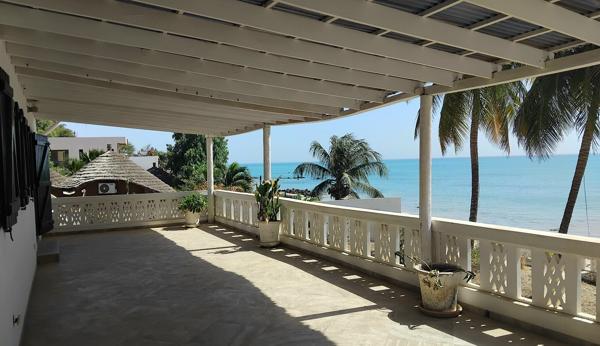 BORD DE MER GRANDE MAISON SUR TERRAIN DE 1619m2 AVEC ARRETE MINISTERIEL ET AUTORISATION DE CONSTRUIRE à Ngaparou Ngaparou
