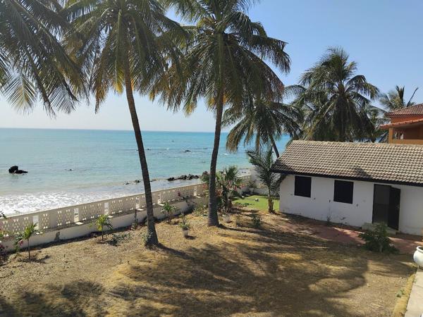 BORD DE MER GRANDE MAISON SUR TERRAIN DE 1619m2 AVEC ARRETE MINISTERIEL ET AUTORISATION DE CONSTRUIRE à Ngaparou Ngaparou