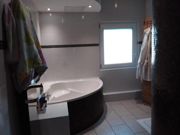 Maison à vendre 5 pièces BORDERES SUR L'ECHEZ (65) sur 1500 m² de terrain avec piscine et pool house.