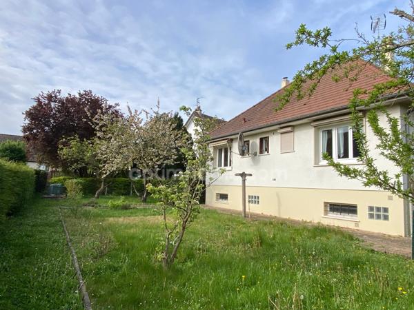 Agréable Maison de plain-pied surélevée - Beau Jardin  plat, clos et arboré - Sous - sol total - vaste Grenier