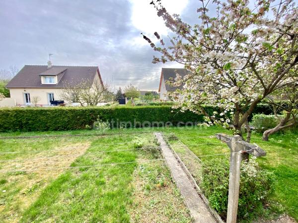 Agréable Maison de plain-pied surélevée - Beau Jardin  plat, clos et arboré - Sous - sol total - vaste Grenier